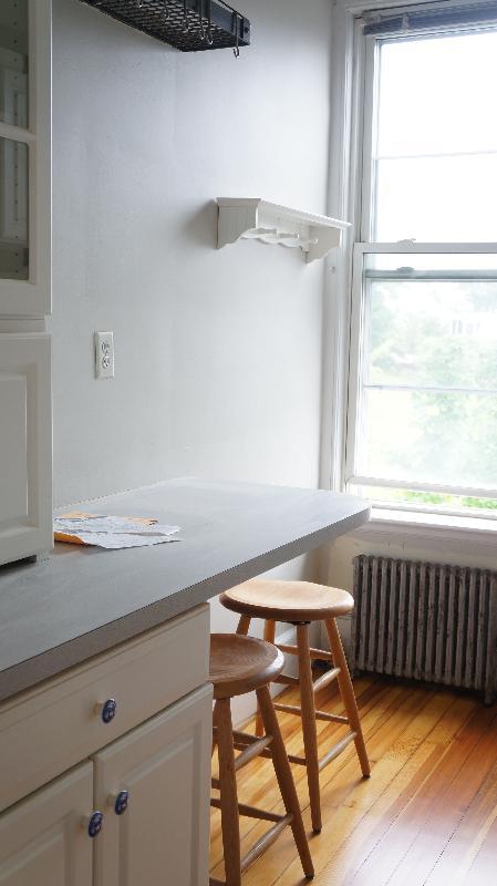 Building Photo - 554 E 4th St