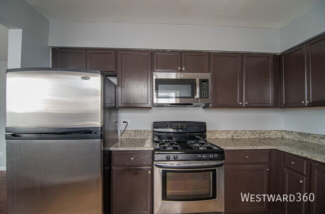 Building Photo - 1465 E 69th St