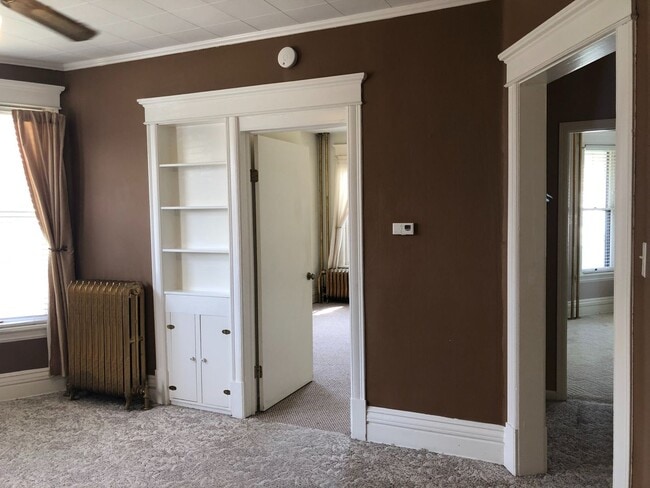 Building Photo - 1st Floor 2 Bedroom Apartment w/ Private Basement - Available July 1st