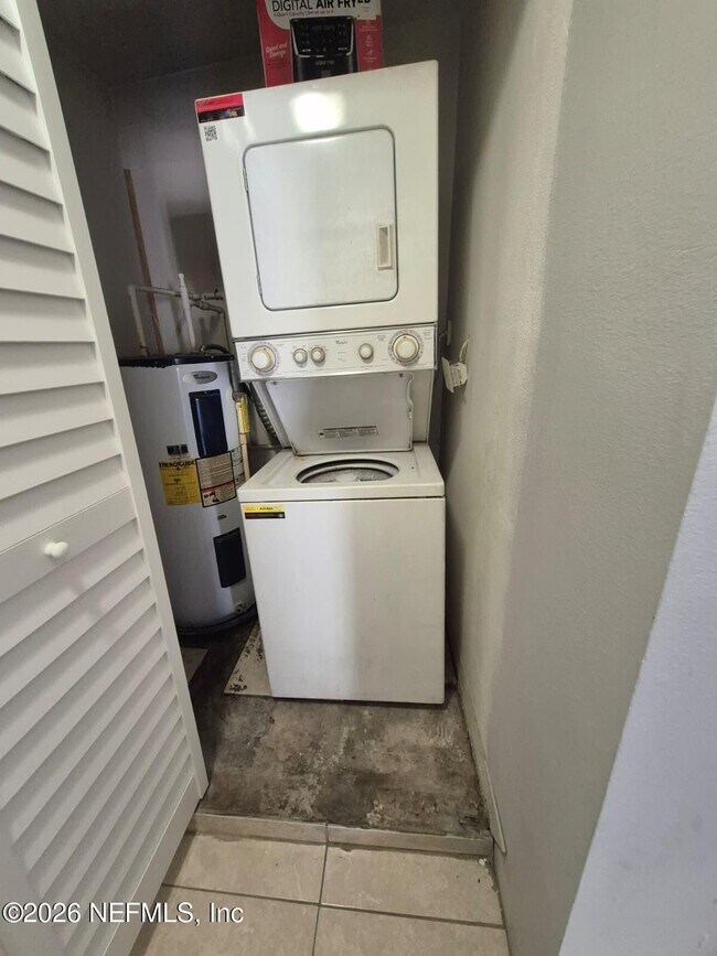 Building Photo - 10473 Pinehurst Dr