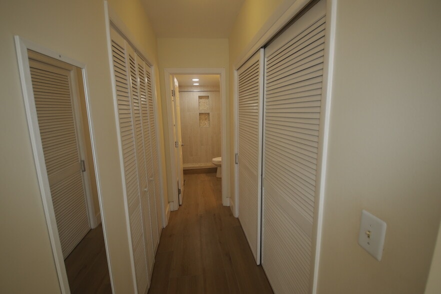 Building Photo - 1001 91st St