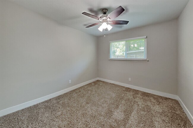Building Photo - 18116 Red Pine Ct