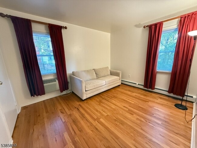 Building Photo - 46 Mt Kemble Ave