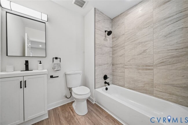 Building Photo - 1127 W Washington St