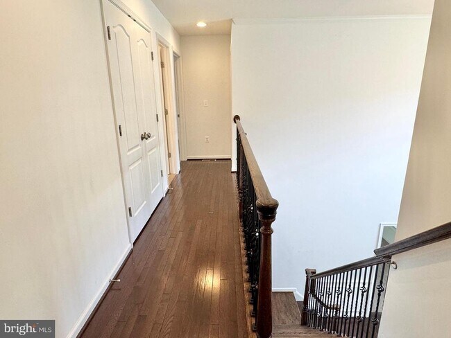 Building Photo - 133 Brooke Point Ct