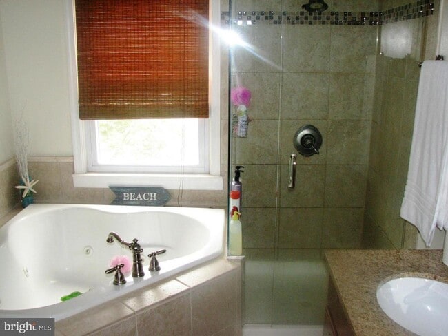 Building Photo - 1706 Willow Ave