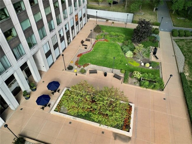 Building Photo - 320 Fort Duquesne Blvd