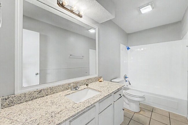Building Photo - 514 N 8th St