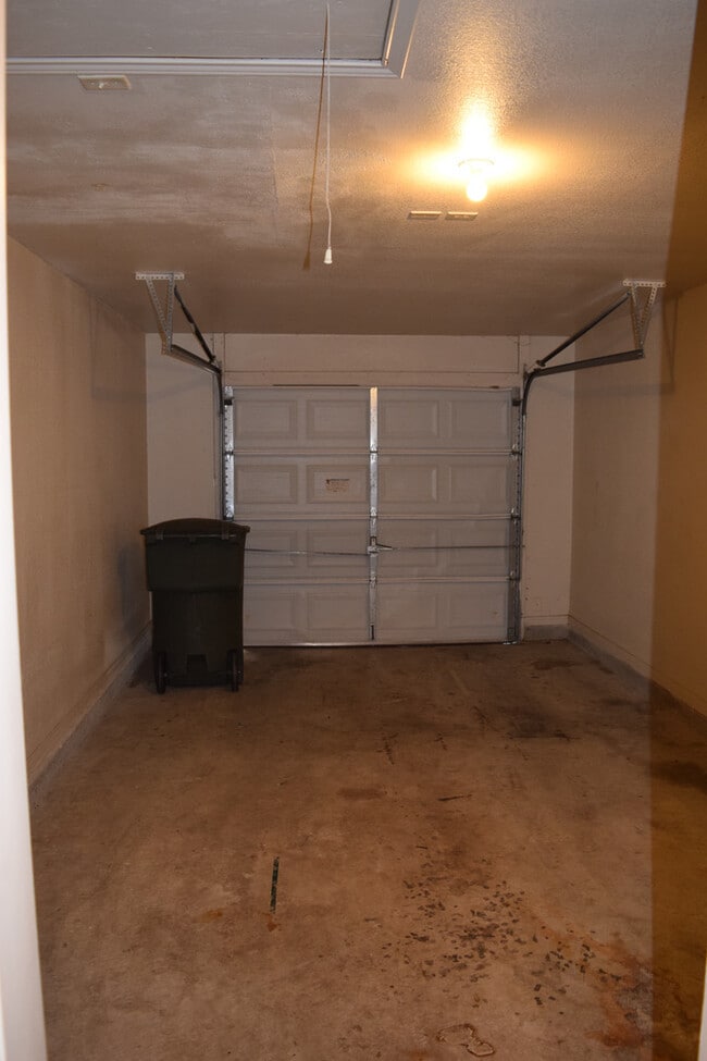 Building Photo - 2608Lucille