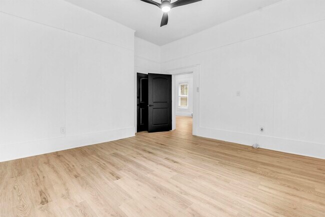 Building Photo - 1721 Nelson Ave