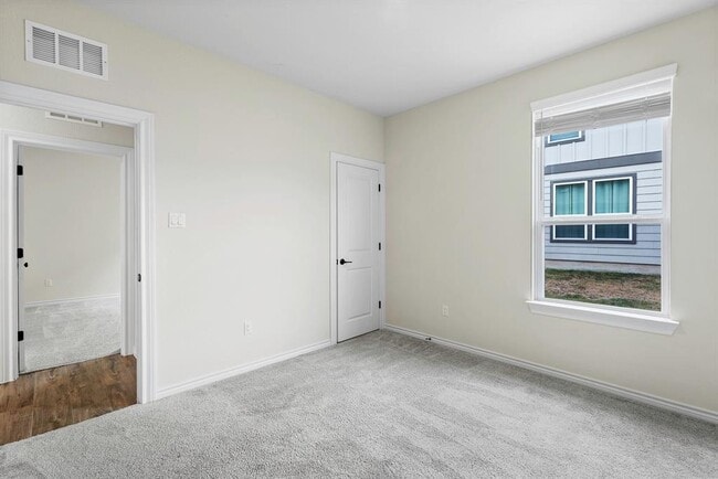 Building Photo - 221 Grace Lilly Dr