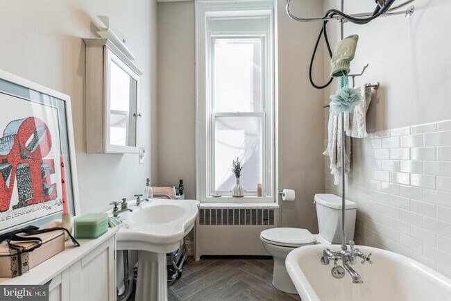 Building Photo - 2008 Spruce St