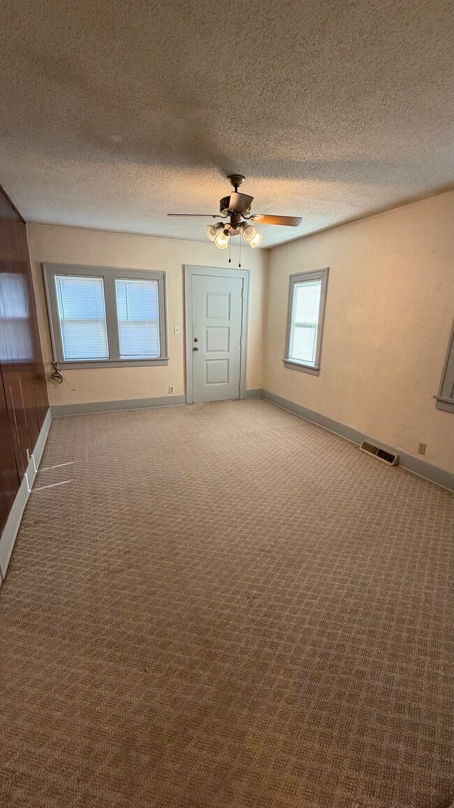 Building Photo - 119 7th Ave NE