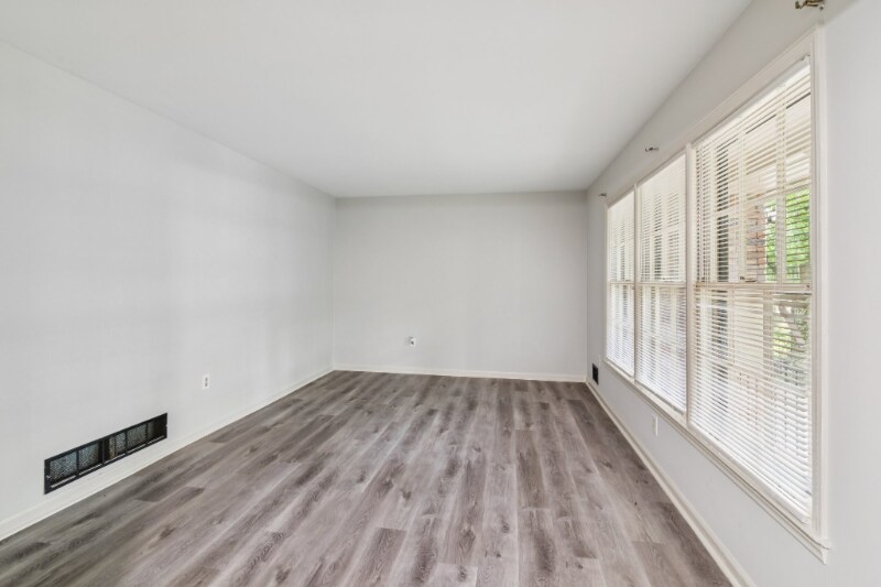 Building Photo - 2600 Lantern Ln