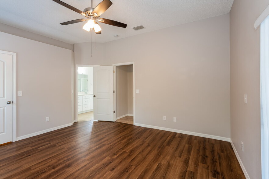Building Photo - 1605 Scotch Pine Dr