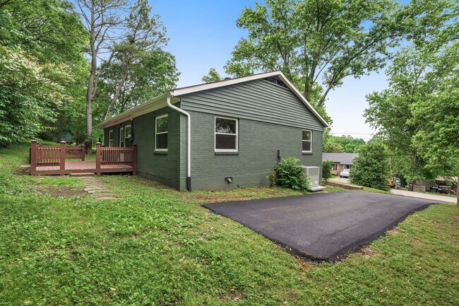 Building Photo - 102 Ridgecrest Dr