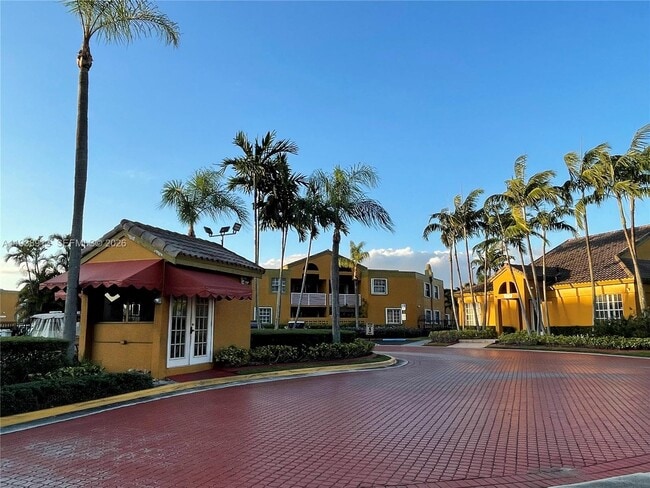 Building Photo - 9711 Fontainebleau Blvd