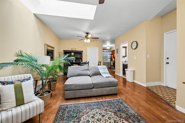 Building Photo - 611 Linwood St