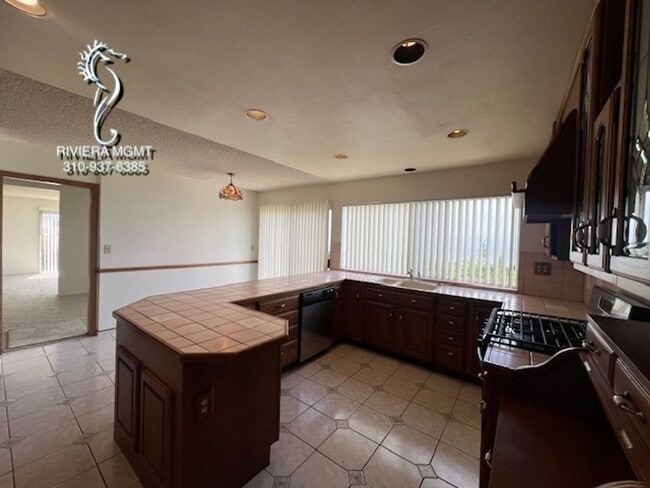 Building Photo - 5 bedroom 4 bath in Rancho Palos Verdes