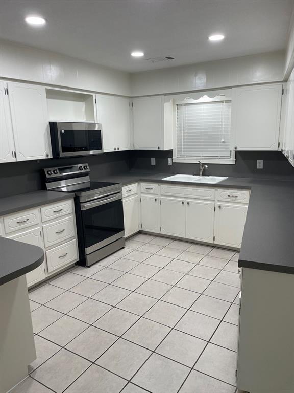 Building Photo - 300 Evergreen Cir