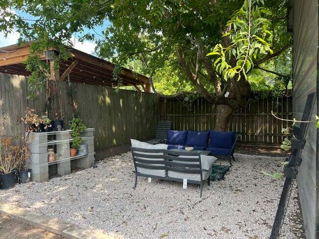 Building Photo - 5006 Hardy St