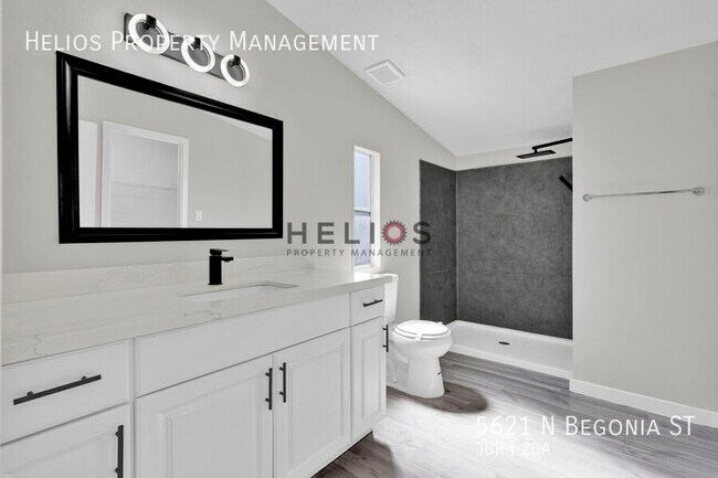 Building Photo - 5621 N Begonia St