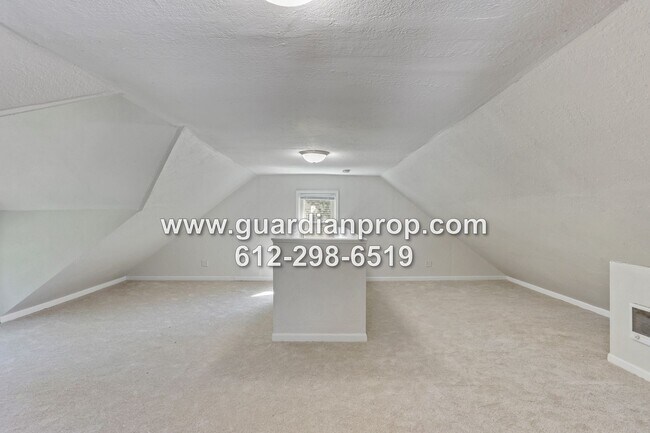 Building Photo - Large House in Hamline Midway Available October 1st, Original Woodwork, Updated Kitchen & Baths, ...