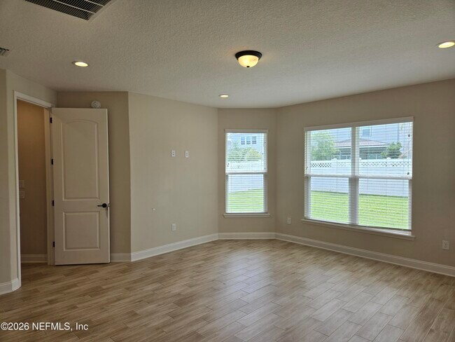 Building Photo - 835 Silver Pine Dr