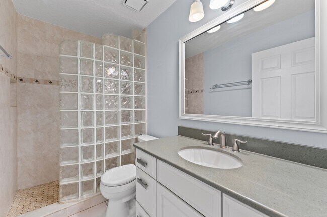 Building Photo - Absolutely stunning executive (LARGE) 3 BR / 2 BA / 2 Car Garage home in the highly sought after ...