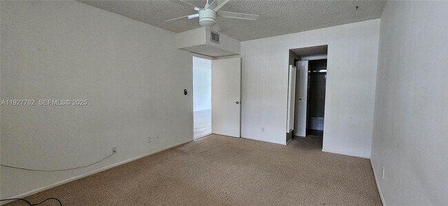 Building Photo - 9450 Poinciana Pl