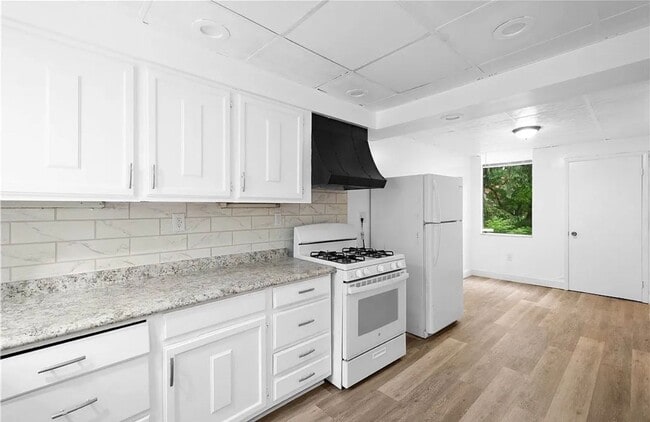 Building Photo - 106 Carrick Ave