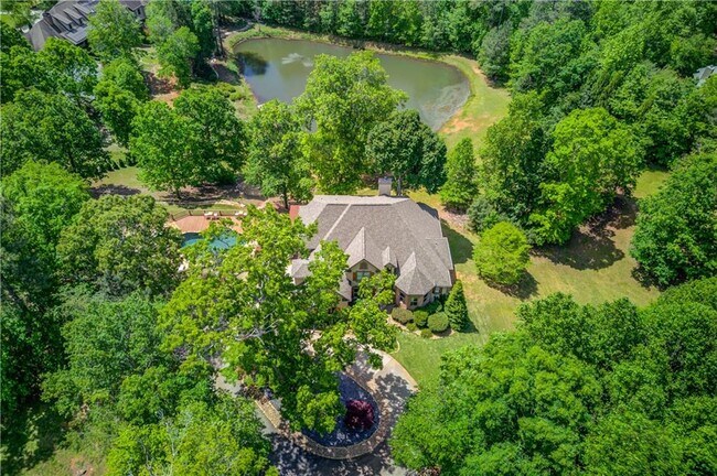 Building Photo - 2870 Roanoke Rd