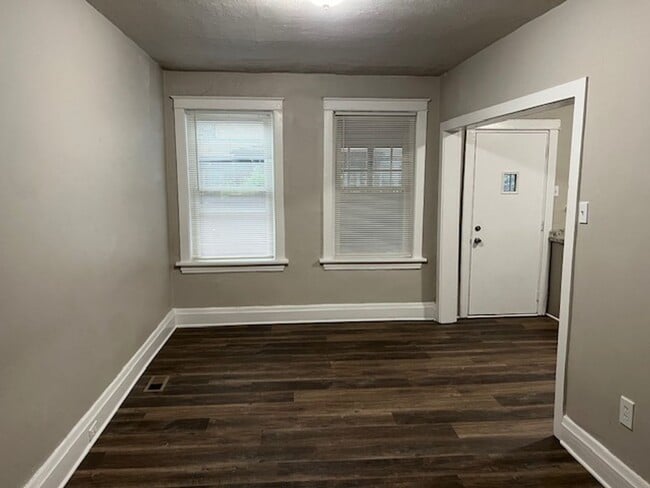 Building Photo - $1,300 Harrisburg 3 bedroom house for rent