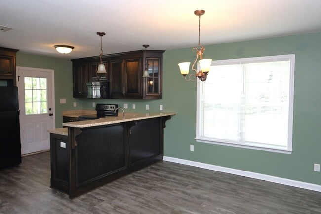 Building Photo - 1499 San Bernardino Way