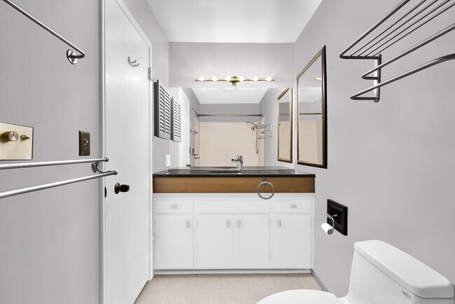 Building Photo - Bellevue Square 1 Bedroom Condo