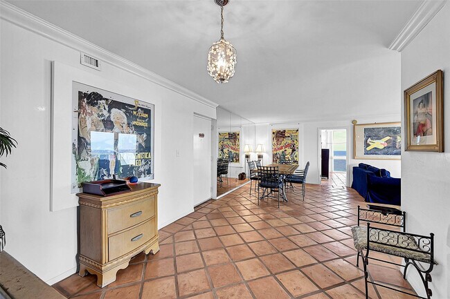 Building Photo - 2841 N Ocean Blvd