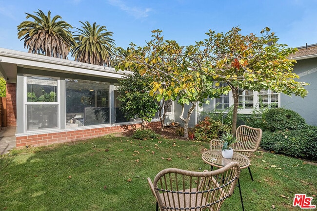 Building Photo - 852 11th St