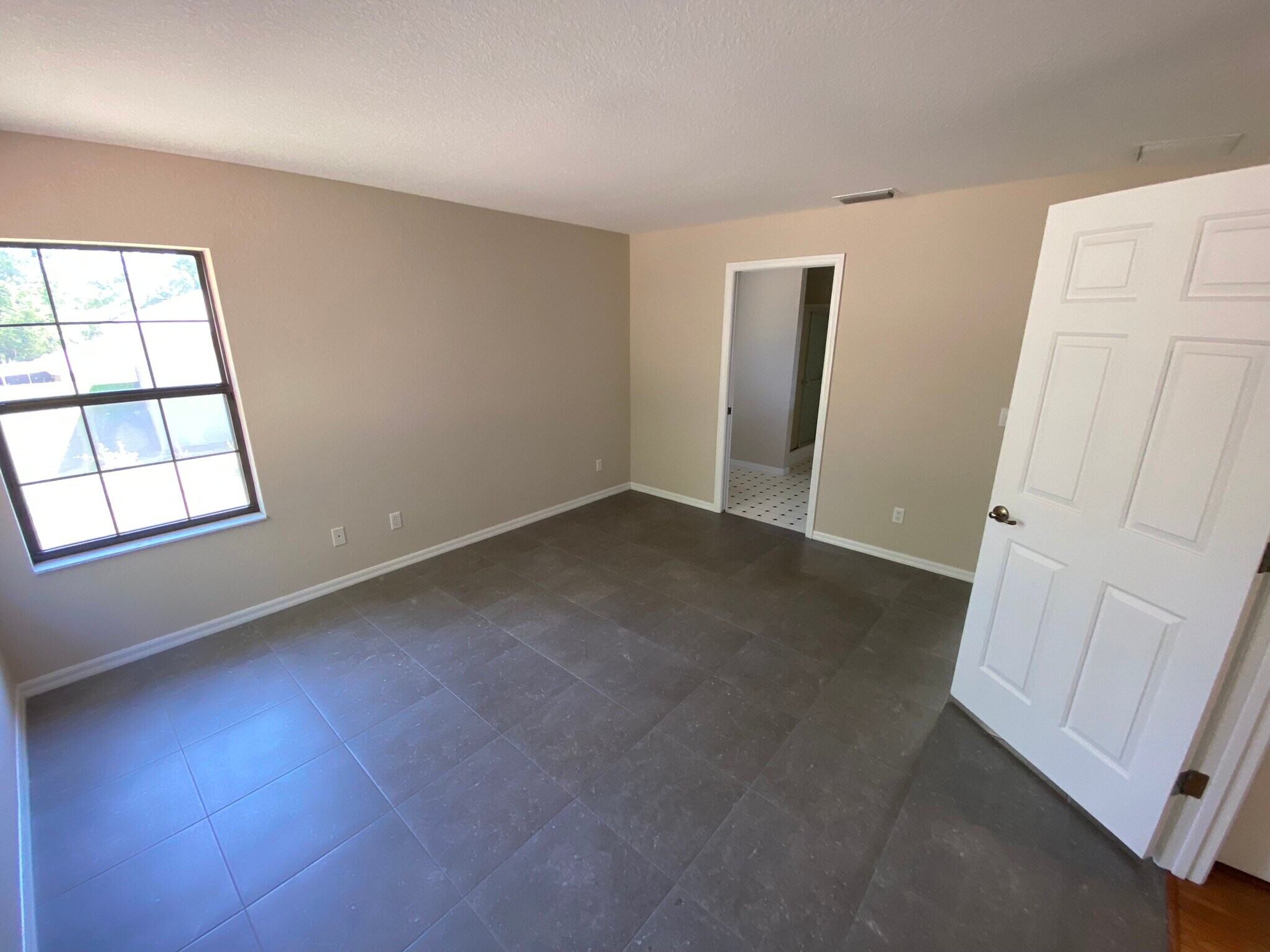 Building Photo - 9852 SW 196th Avenue Rd