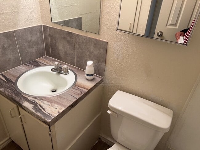 Building Photo - 1202 Kathey Dr