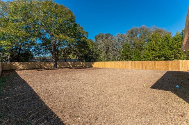 Building Photo - New All Brick 4 Bedroom in Niceville!