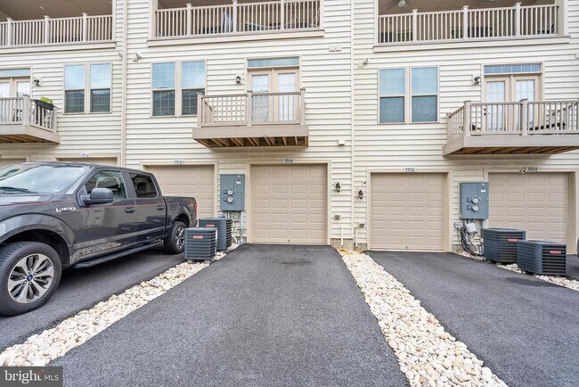 Building Photo - 5908 Etterbeek St