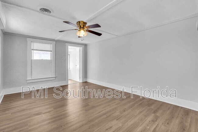 Building Photo - 1016 10th Ave W