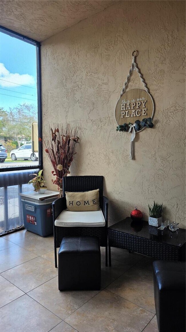 Building Photo - 750 NE 199th St