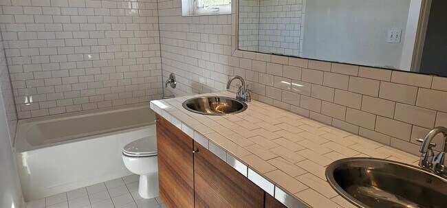 Building Photo - 1408 W 51st St