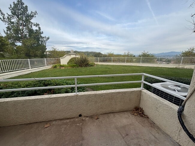 Building Photo - Beautiful 3-Bedroom Home in Gated Stevenson Ranch Enclave!
