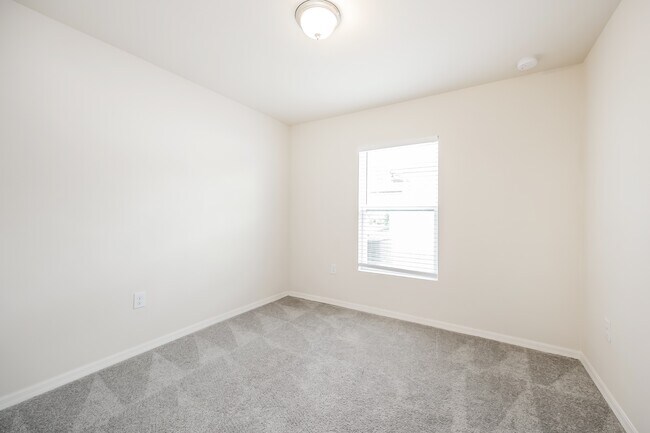 Building Photo - 1109 SW 2nd St