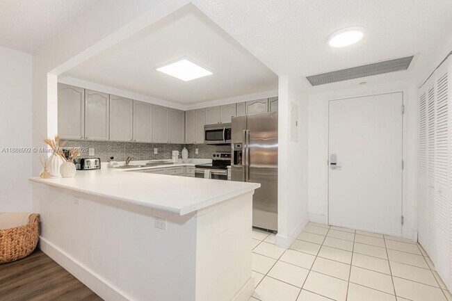 Building Photo - 2301 Collins Ave