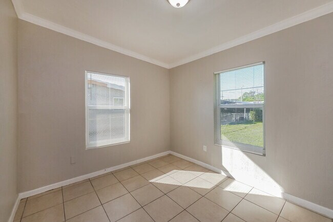 Building Photo - 259 NW 30th Ave