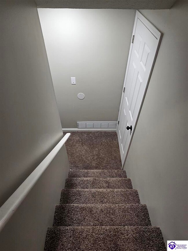 Building Photo - 526 Rose Creek Dr