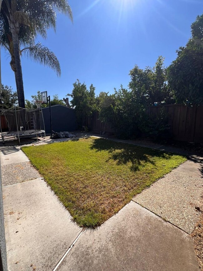 Building Photo - 2488 Shilshone Cir